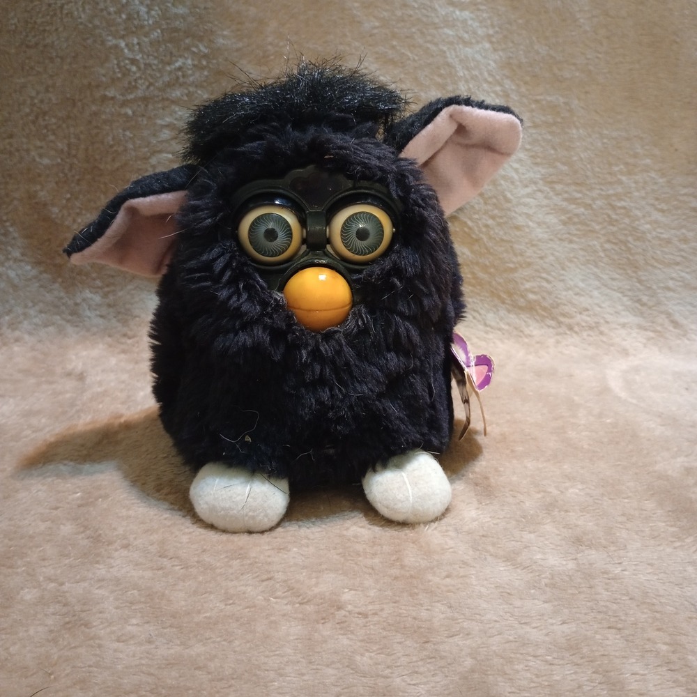Vintage 1998 Tiger Electronics Furby Raven Black White Feet Original Tag 70-800